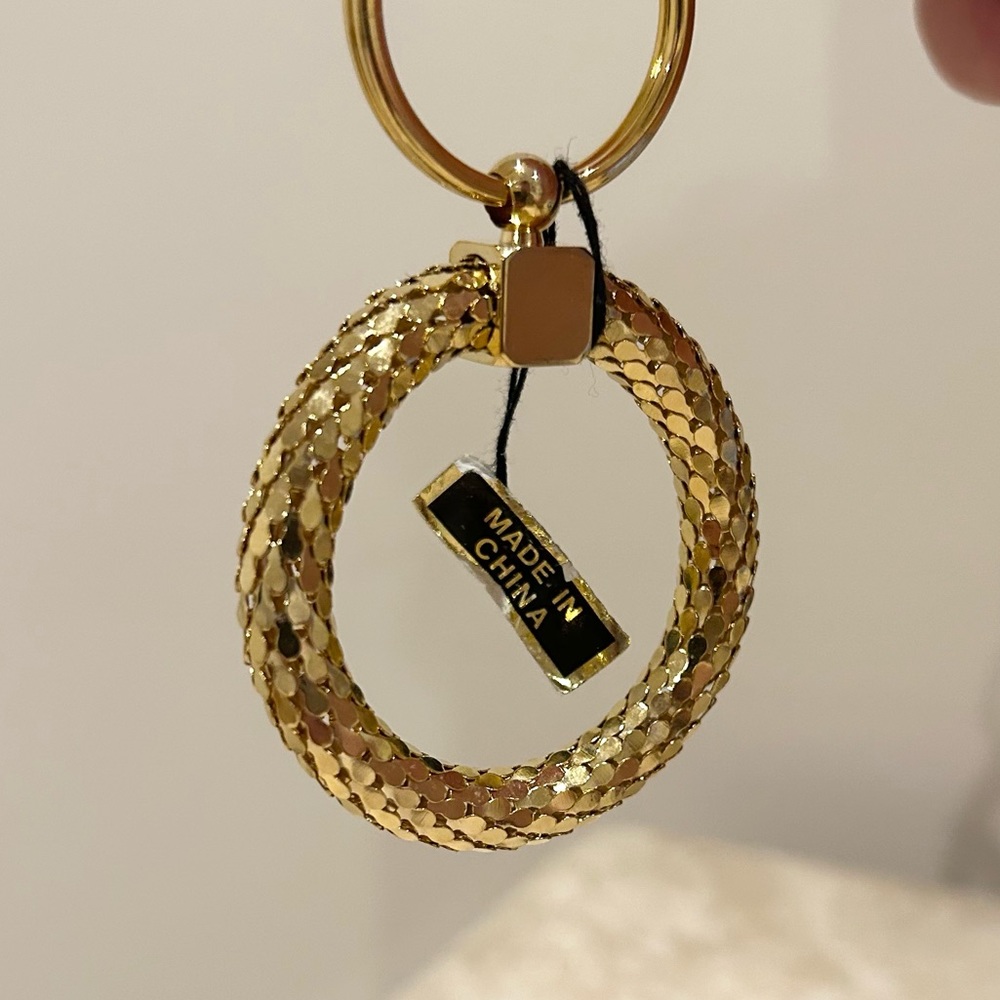 NEVER USED. VINTAGE Gold Tone Mesh Key Chain